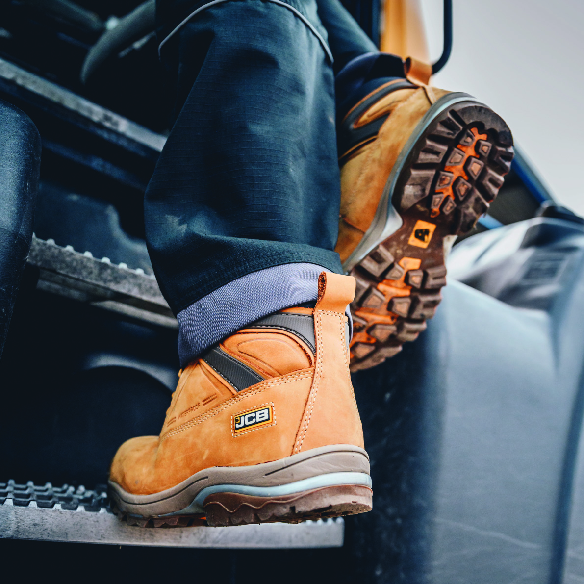 Product Review: The new JCB Fastrac Safety Boots - A Step-Change in ...